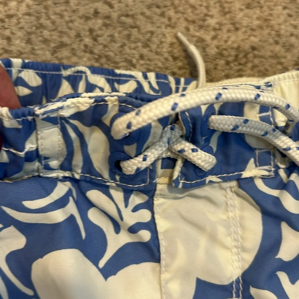 NBW GAP Kids Hawaiian Print Board Shorts, 6-7 (Small)